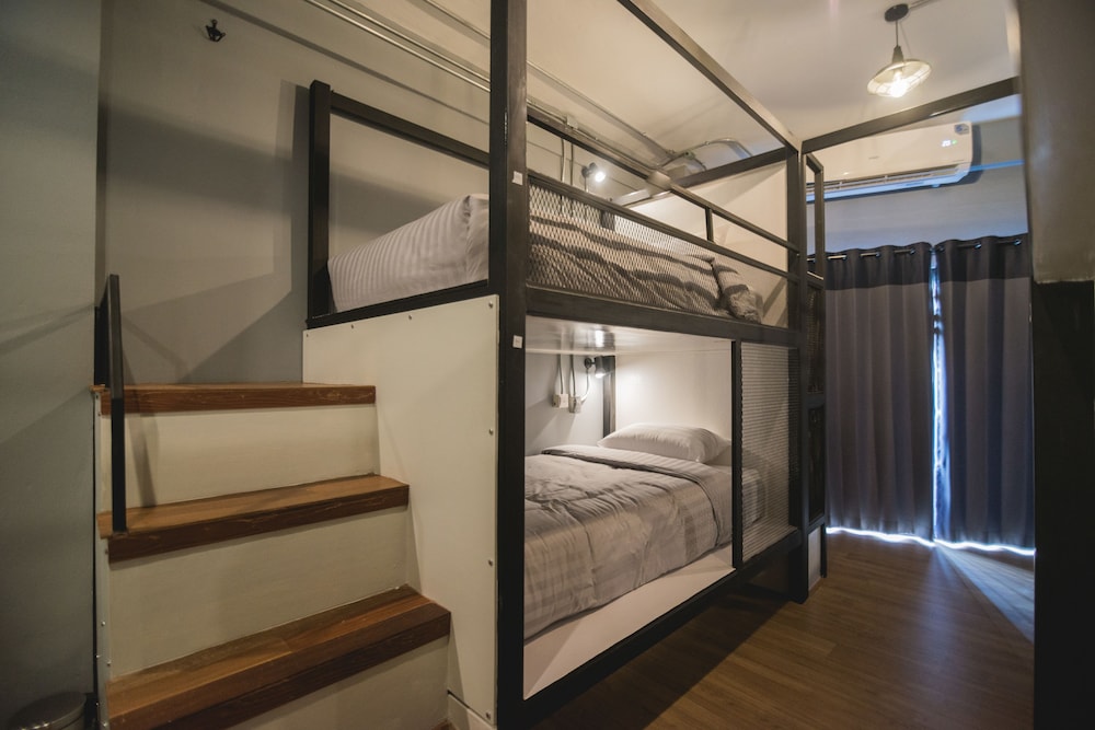 Chernchan Hostel