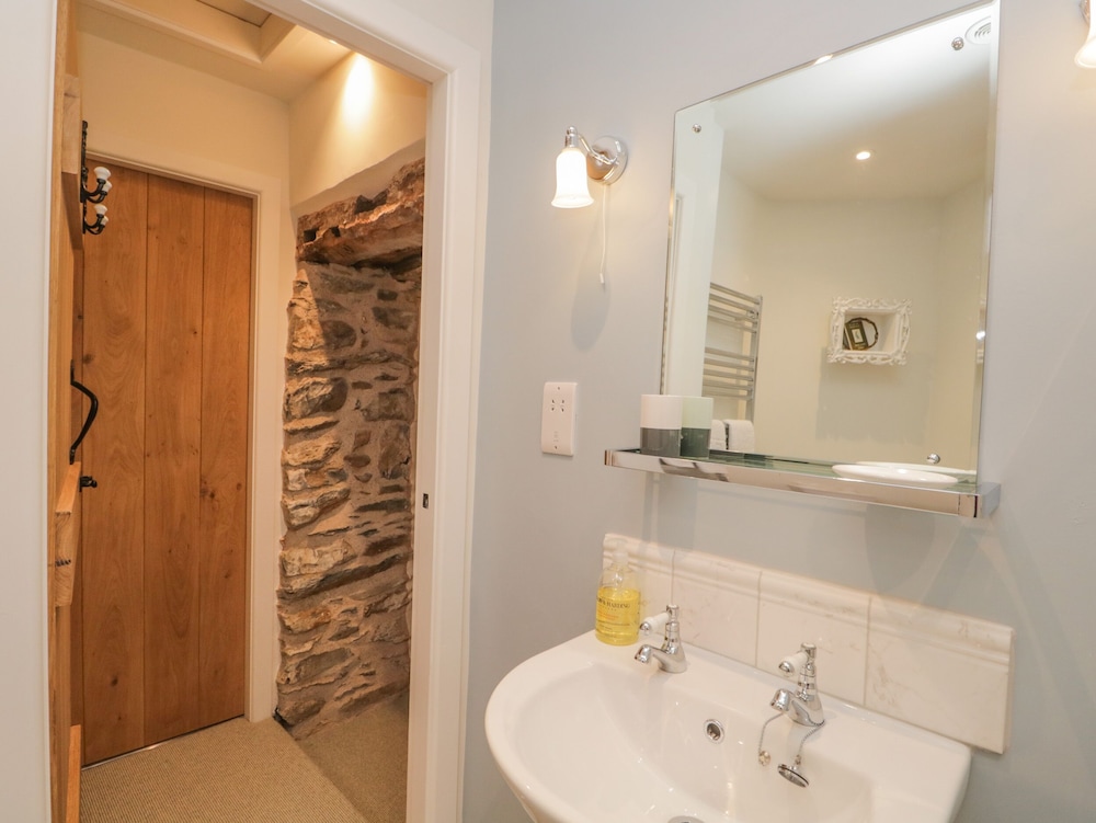 1 Sunny Point Cottages