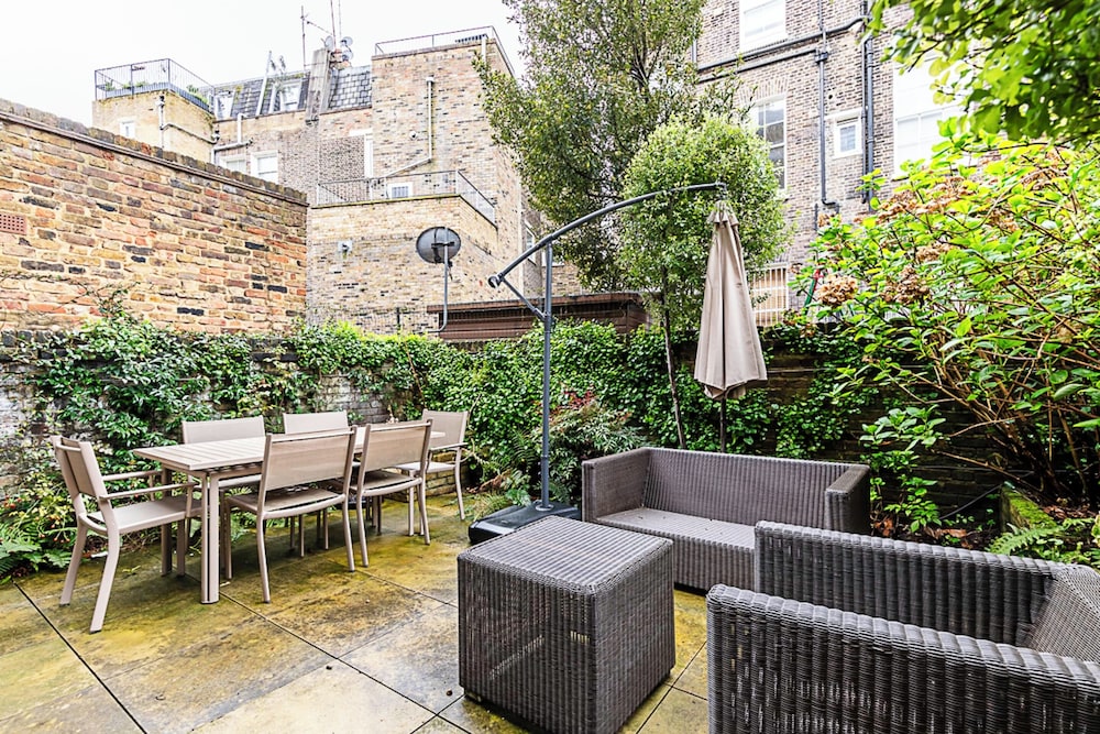 London Luxe Retreat: 5-bed Gem