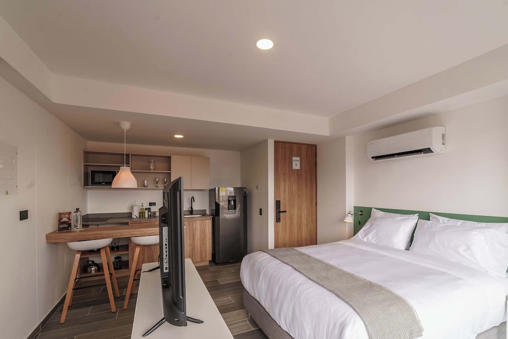 w Engaging Loft w Balcony in Laureles