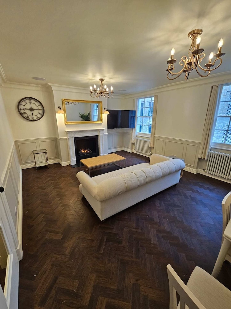 Elegant 3BD Flat Heart of London, Marylebone!