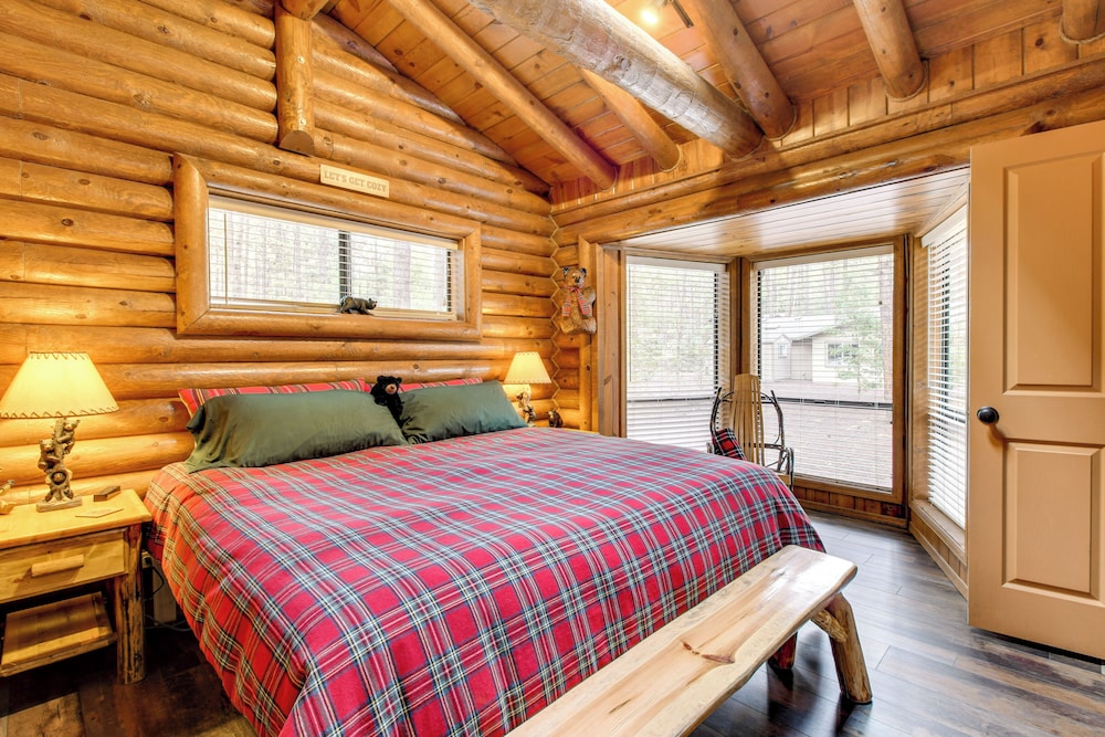 Near Fishing & Hiking: Pinetop Log Cabin w/ Deck!