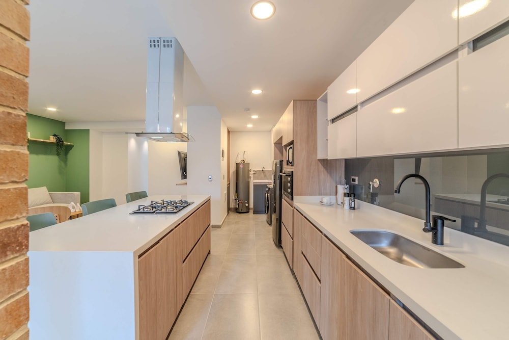 w Spacious 3BR w Outdoor Dining Terrace in Laureles