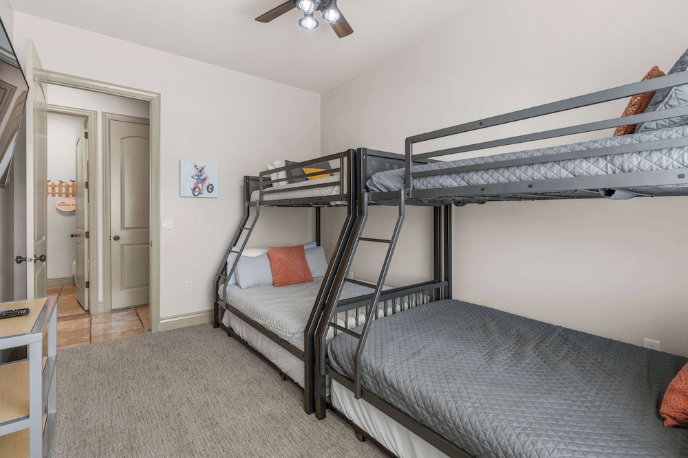 Sunset Vista - Amazing Views - Pet Friendly!