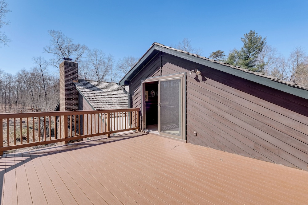 Waterfront Cabin on 32 Acres in Leesburg!