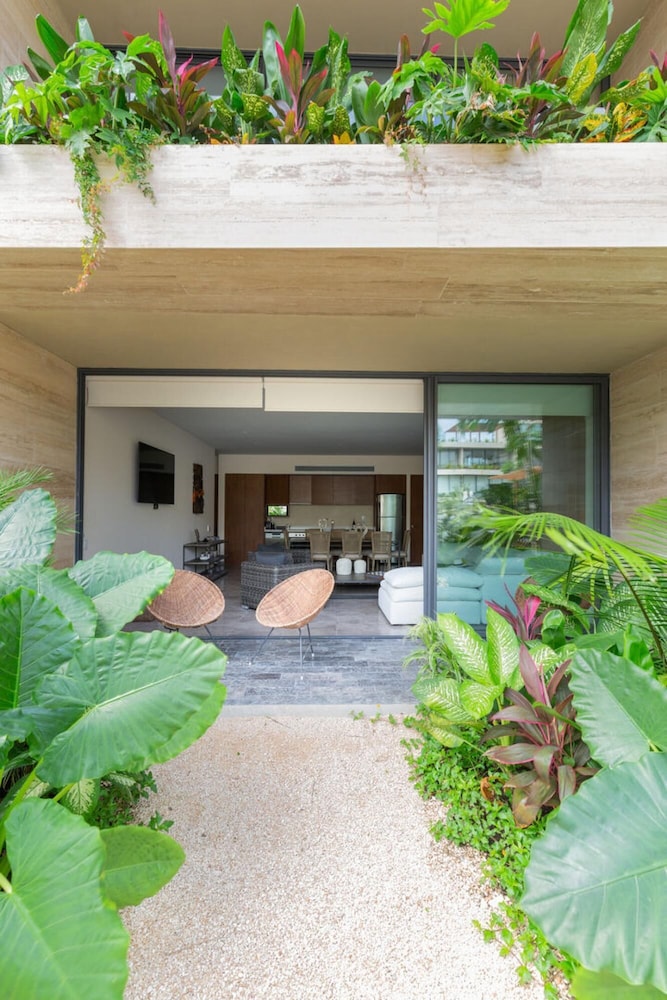 Best Modern Luxury 2BR Private Garden Plunge Pool GYM Amazing Amenities Wifi view 5