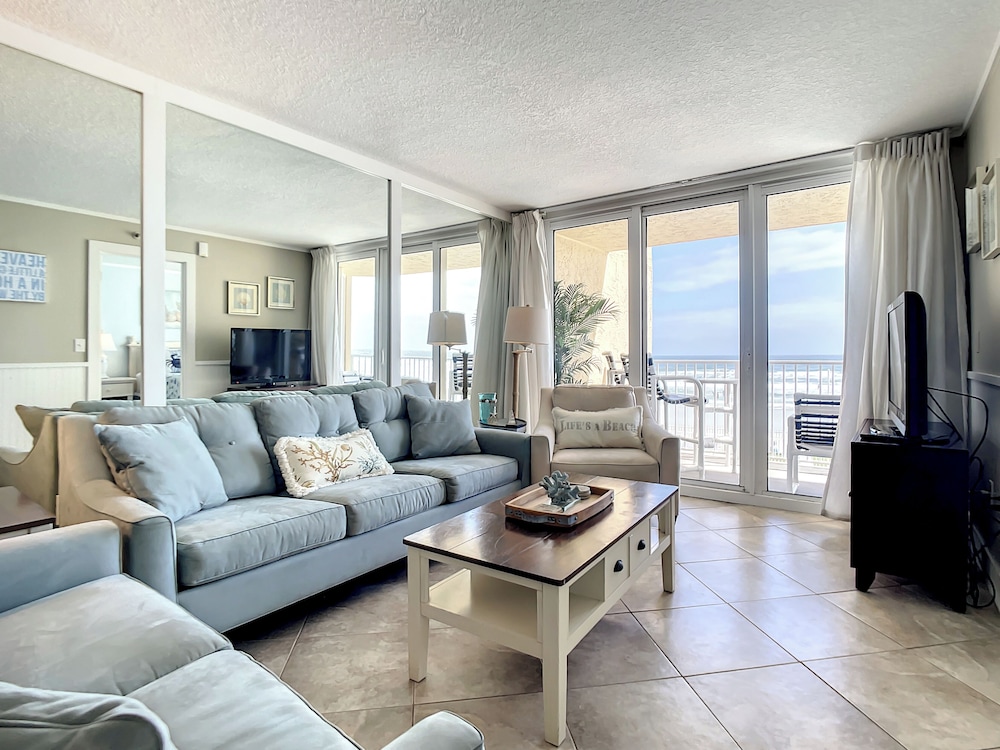 Oceania Beach Club