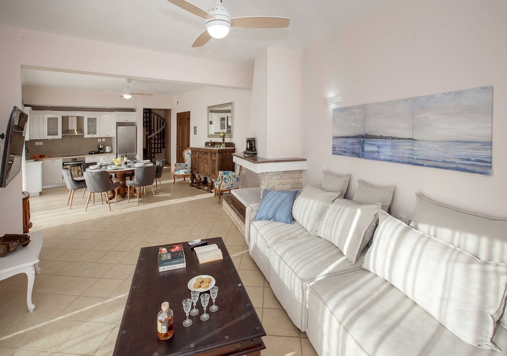 Spacious House with great view in Corfu