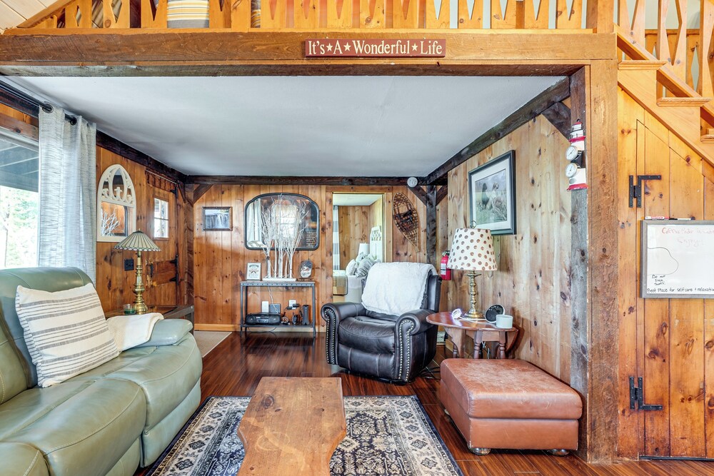 Lakeside Log Cabin w/ Porch in Monadnock Region