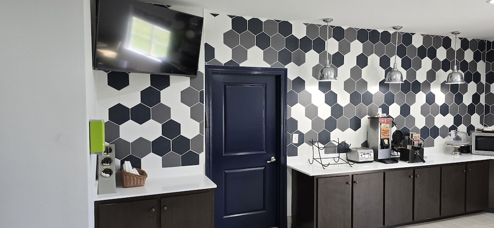 La Quinta Inn & Suites by Wyndham Gonzales LA