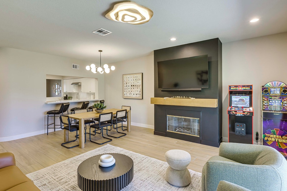 Palm Desert Golf Getaway w/ Views + Resort Perks