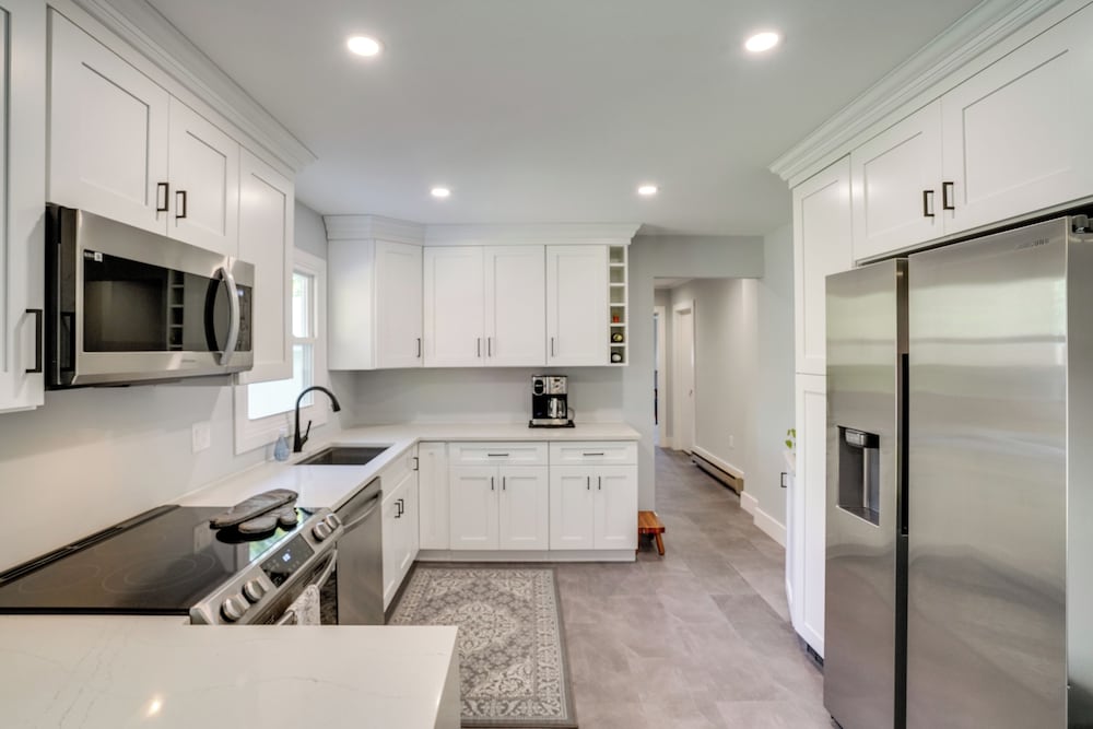 1 Mi to Dtwn: Cottage w/ Large Yard in Stockbridge
