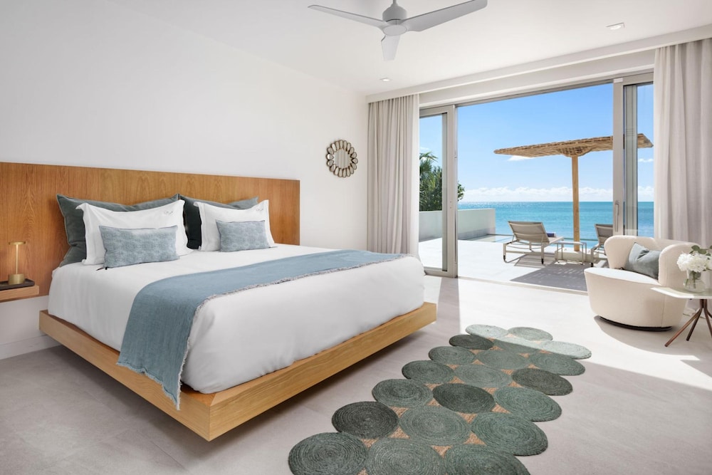 La Mer Villa South Oceanfront Luxury on Sapodilla Bay