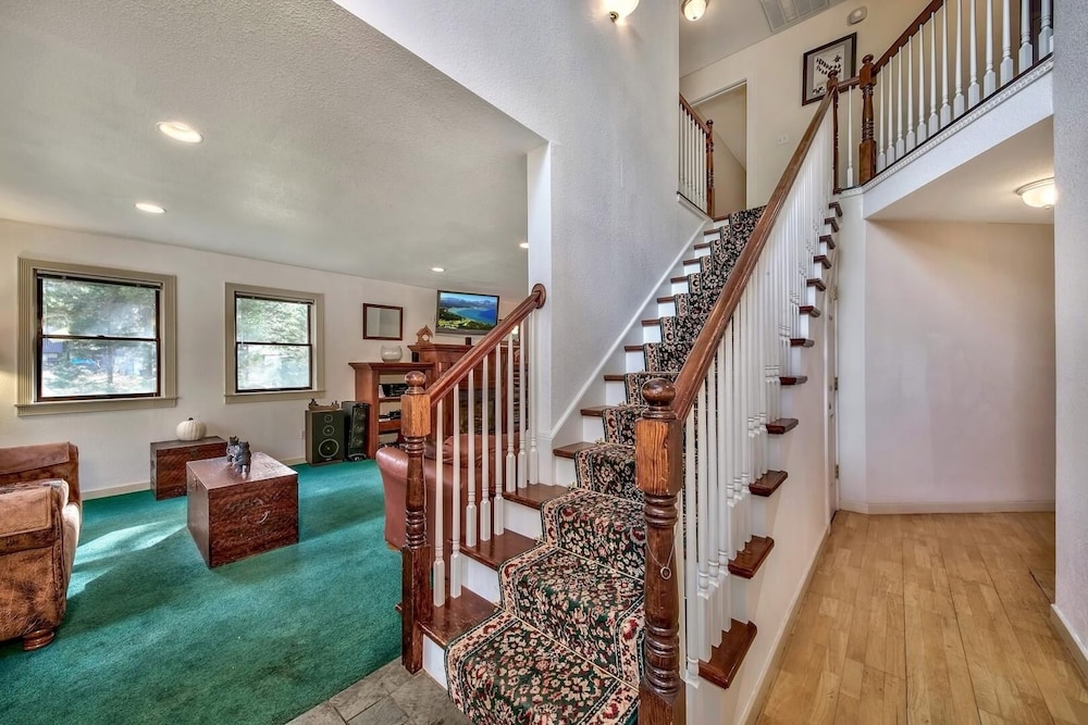 1624p The Player Cabin 3 Bedroom Home by Redawning view 3