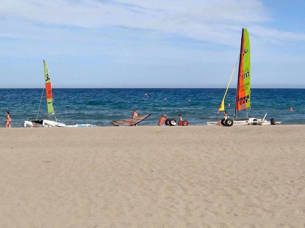 Venavera H21a - 2 Dorm / 1bath Walk to Beach