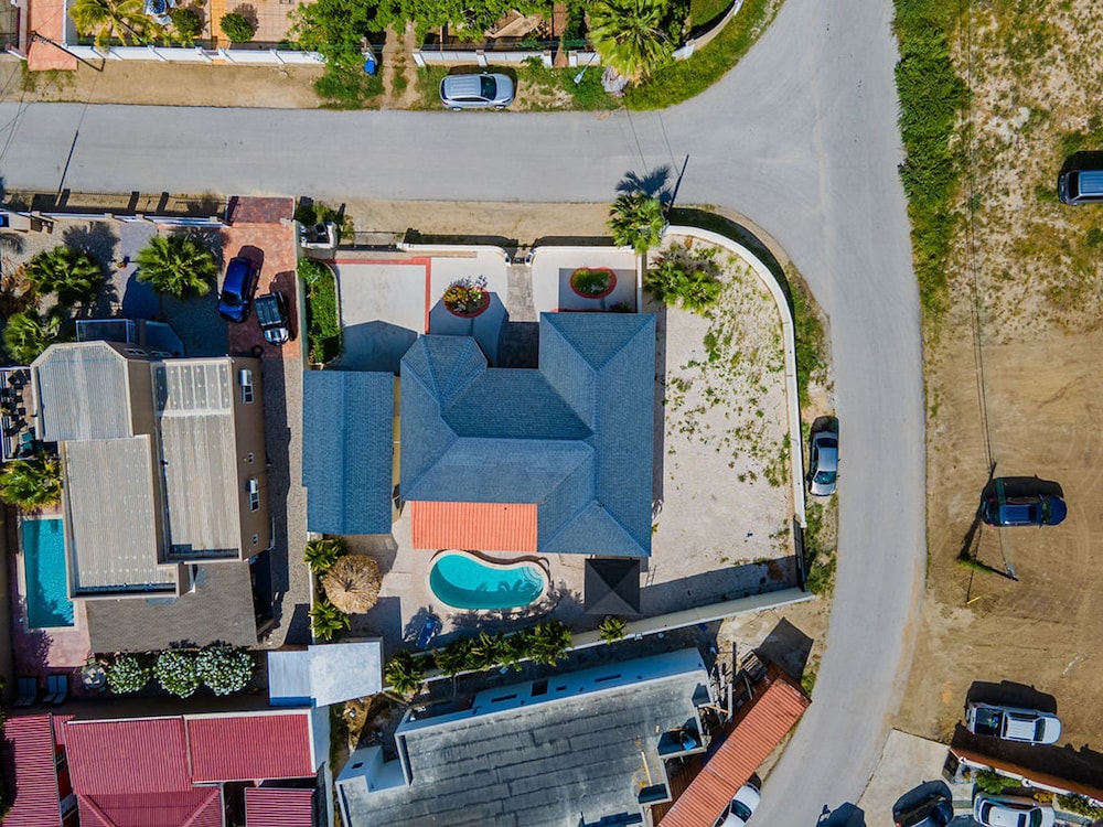 Newly Renovated 4BR 4BA Private Pool Eagle Beach