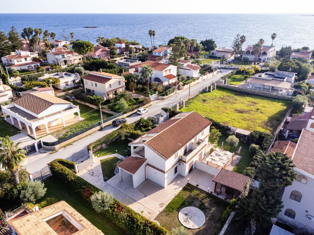 Villetta al Mare Della Fanusa by Wonderful Italy