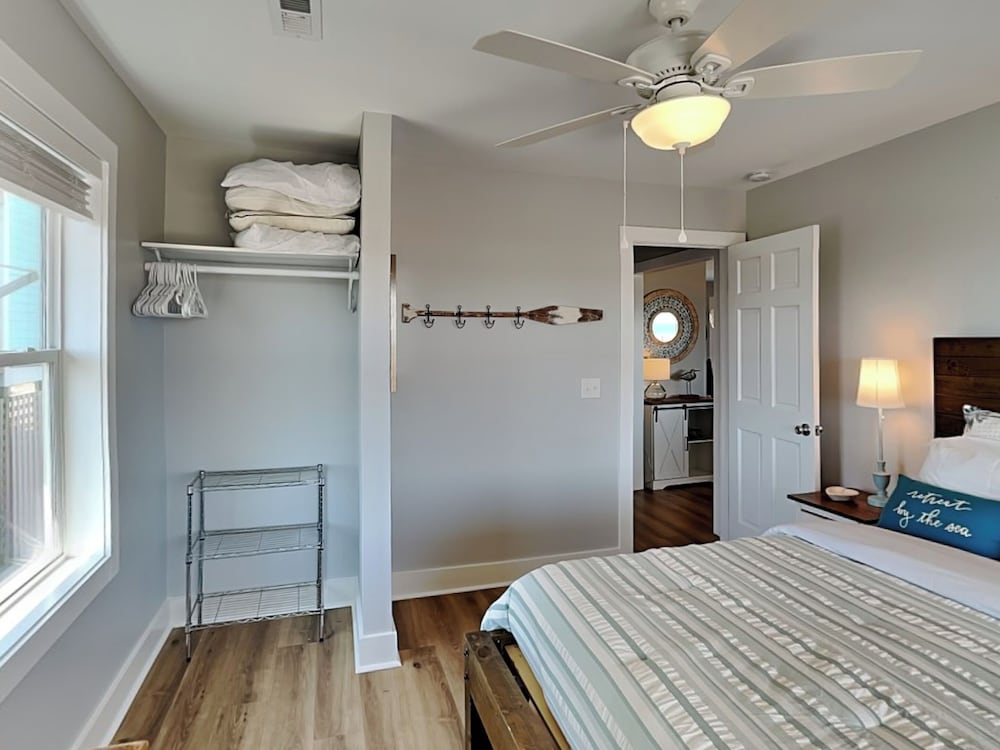 Sea Paradise Cottage by Topsail Realty