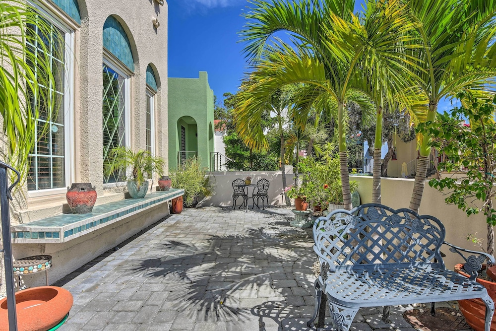 Sarasota Home in Historic District w/ Patio!