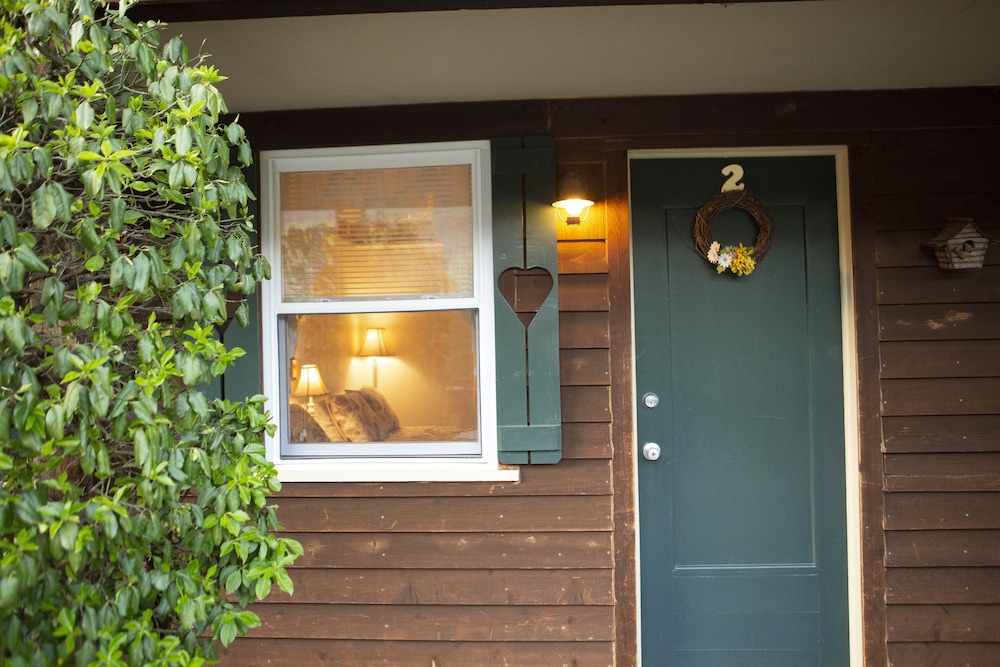 The Chimney Rock Inn & Cottages