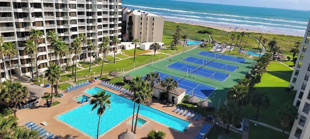 Beachfront Hotspot - New Furnishings - Pool - 1st Floor