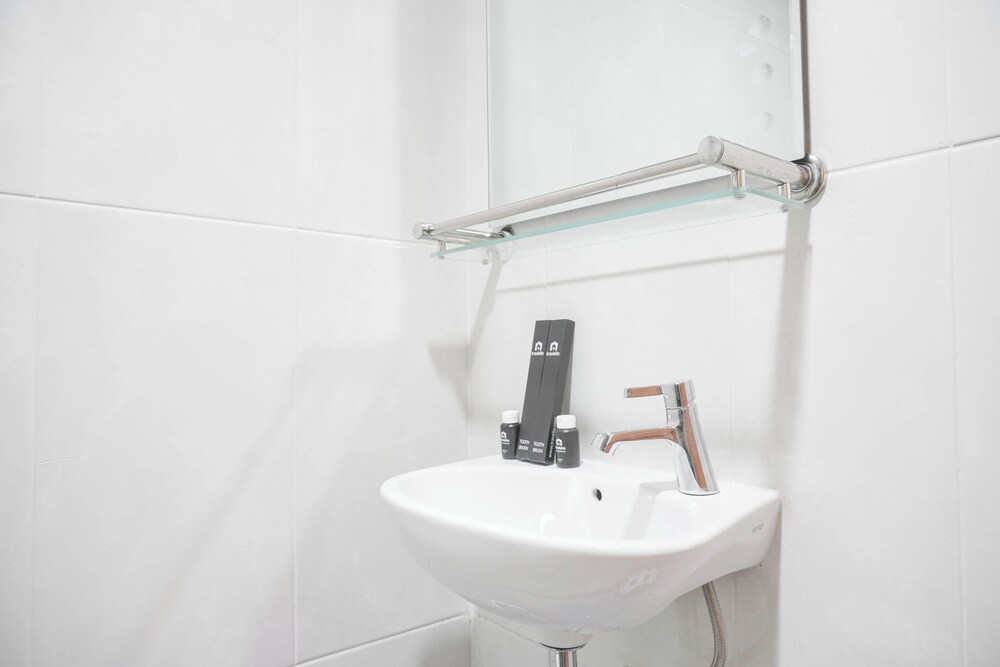 Warm And Comfort Studio At Evenciio Margonda Apartment