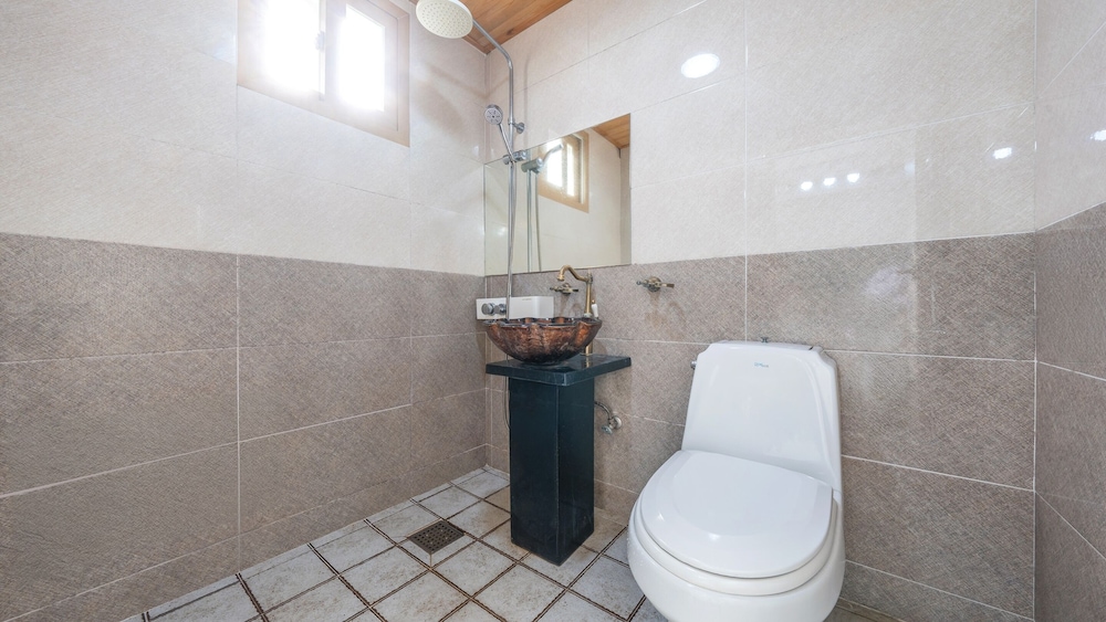 Geoje Ahat Spa Pension