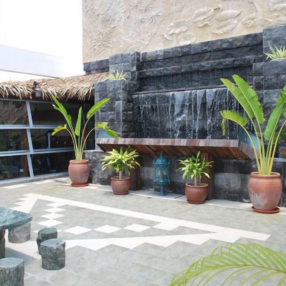 Mciti Suites