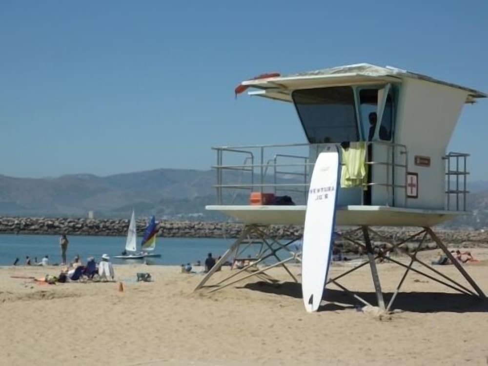 Ventura Vacations - Ventura Beach Cottage - Property Image 7