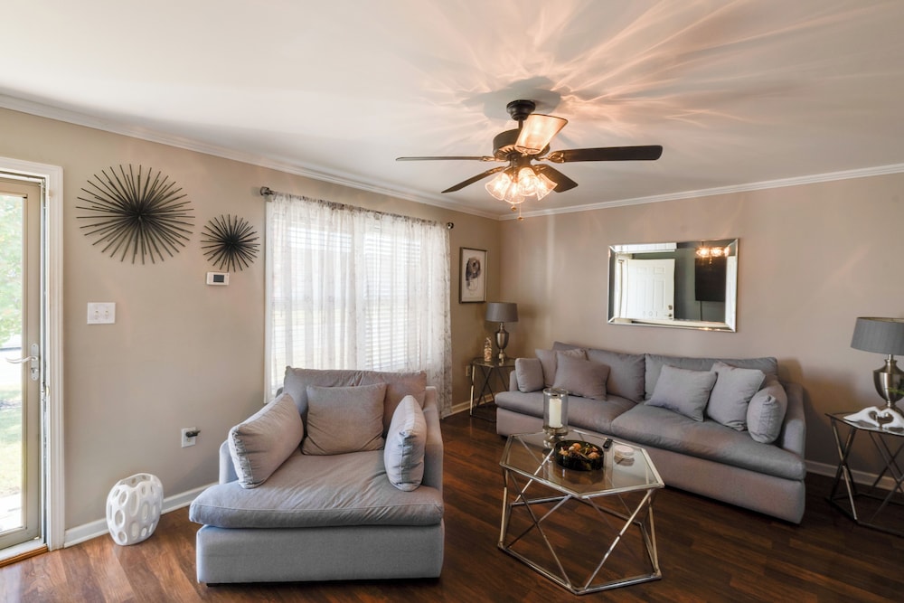 Walk to Dtwn Milton: Spacious Family Home w/ Yard