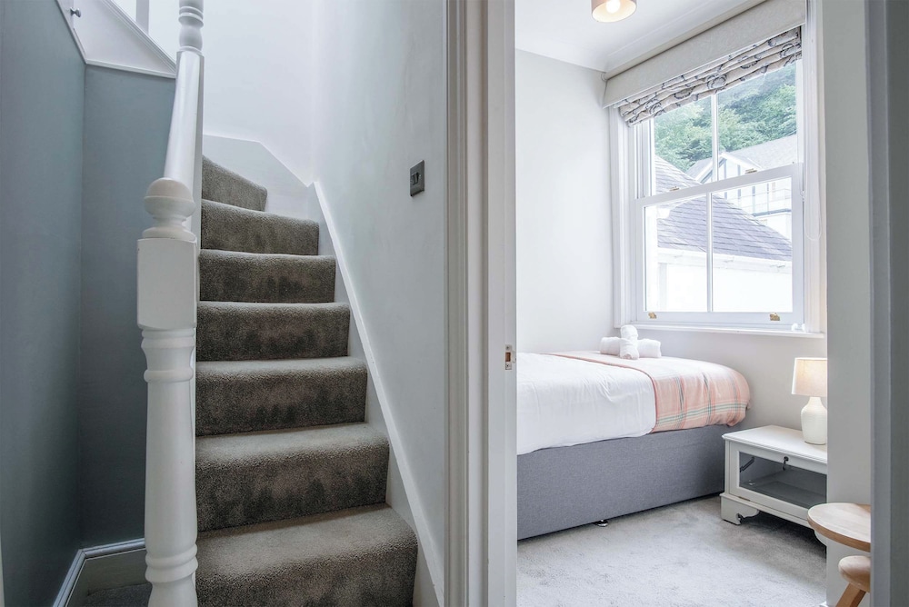 Overland Road 4 Bed House Mumbles