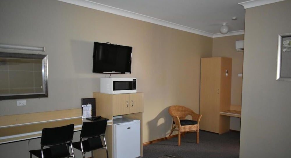COOEE MOTEL