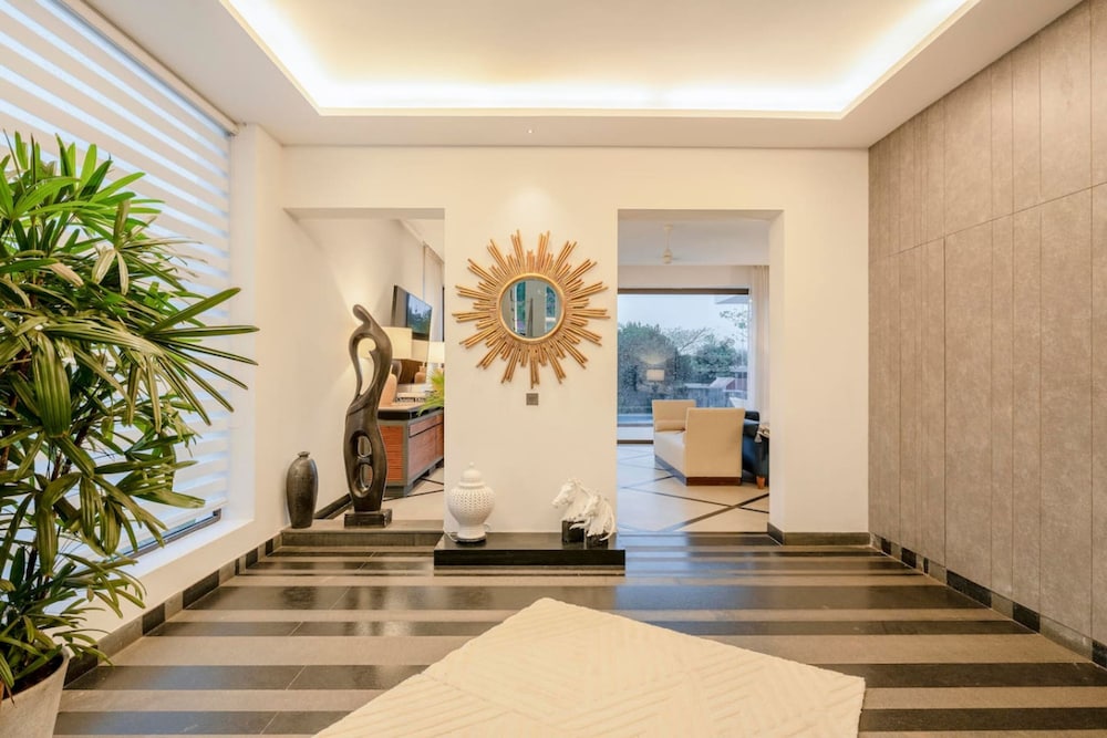 Lux 4bhk w Elevated Pool 3km to Beach Lazy Duck