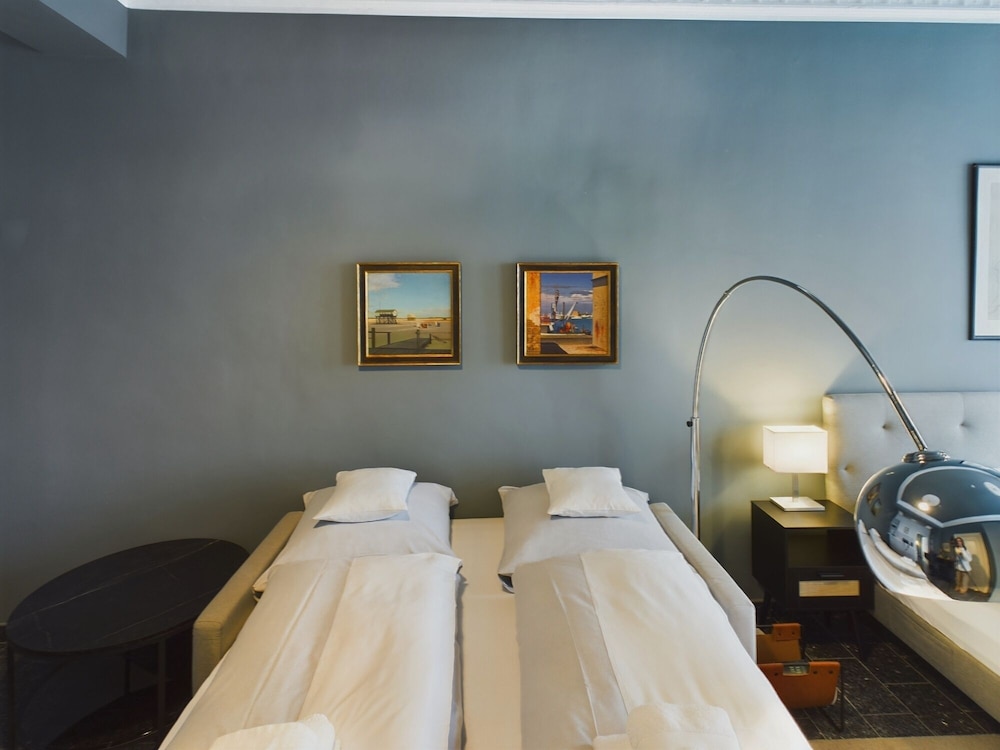 Art Apartments