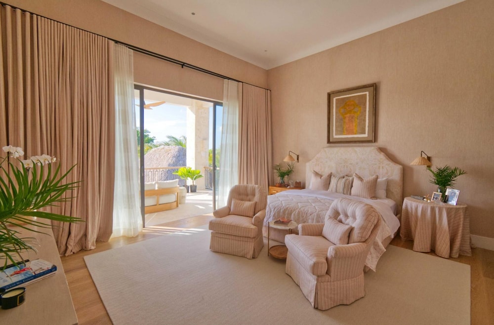 Luxury Villa With Heated Pool Jacuzzi Full Staff