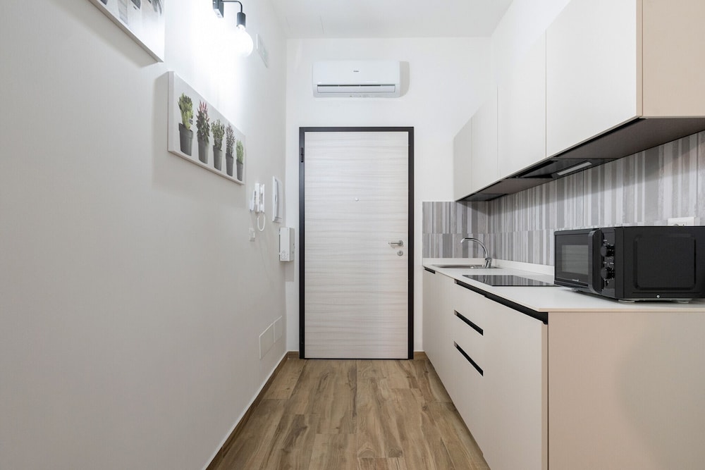 Nicolaus 204 - Grey Room by Wonderful Italy