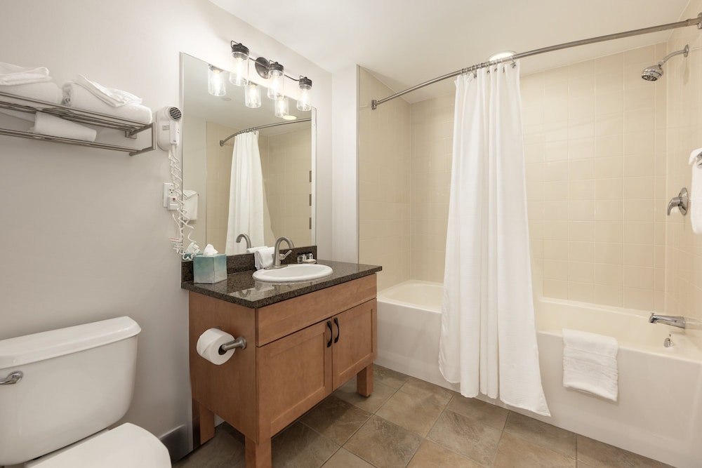 Premium Unit 4663 - One Bedroom w/Full Kitchen - Fraser Crossing/Founders Pointe 1 Condo