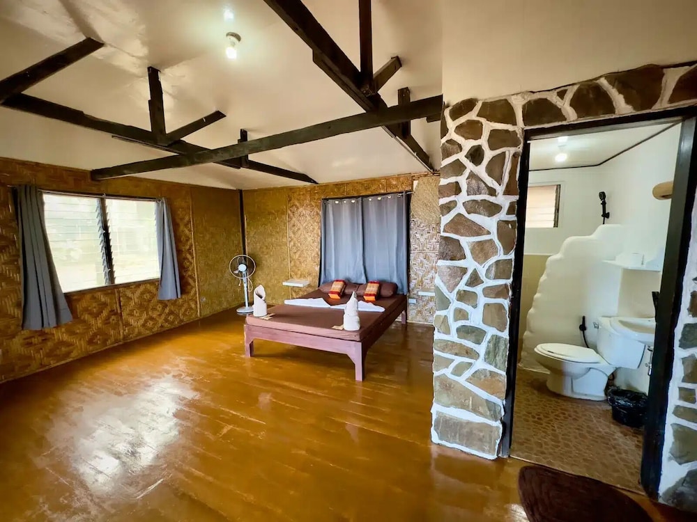 Playa Del Fuego Beach Hostel and Resort