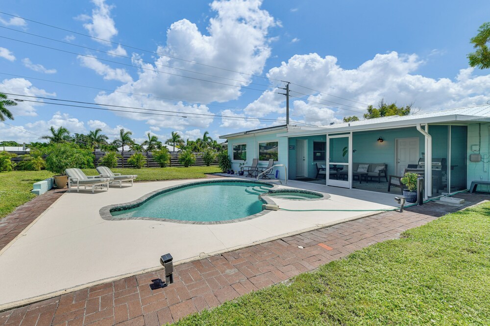 Beach Gear Provided! Cozy Family Home in Bradenton