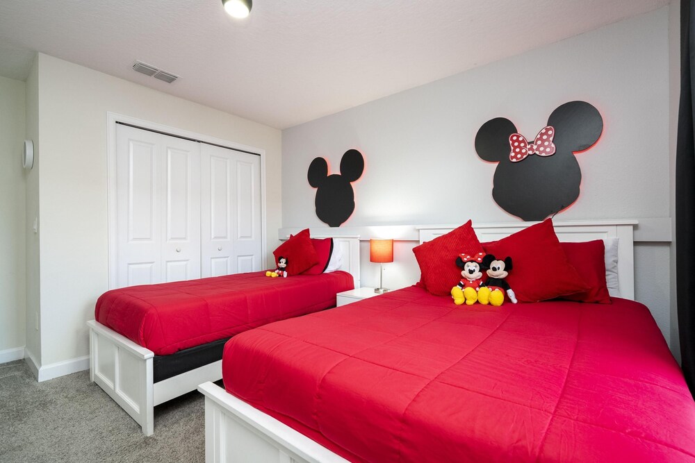 Magic Luxury Stunning 4BR Resort Home With Private Pool BBQ Minutes From Disney 4807ml