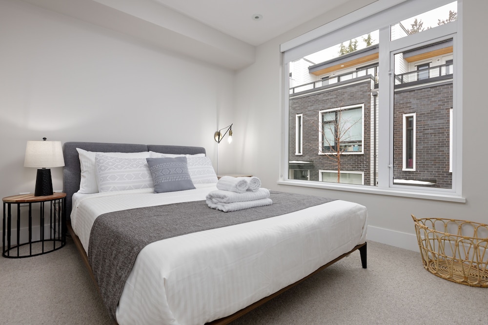 7476 Granville St - Image 1