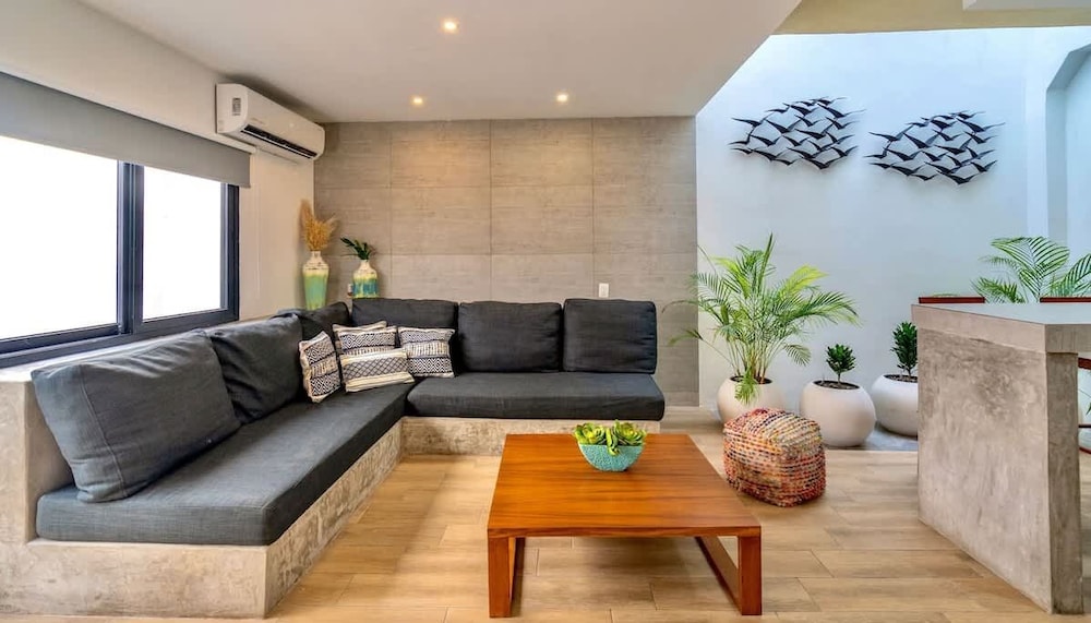 4 Br Private Rooftop Pool Spacious Exclusive