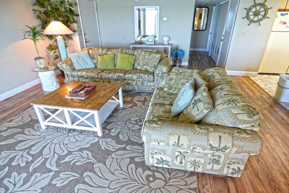 Harbour Island 306l 2 Bedroom Condo by RedAwning view 3