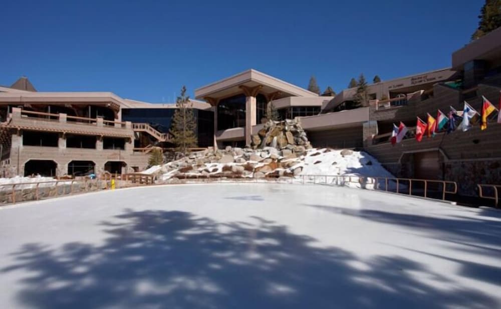 Lake Tahoe Vacations - Resort at Squaw Creek Penthouse 808 - Property Image 14