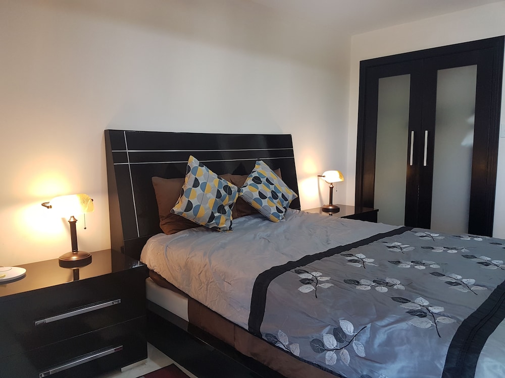Modern 1 Bed Apartment in Belize City