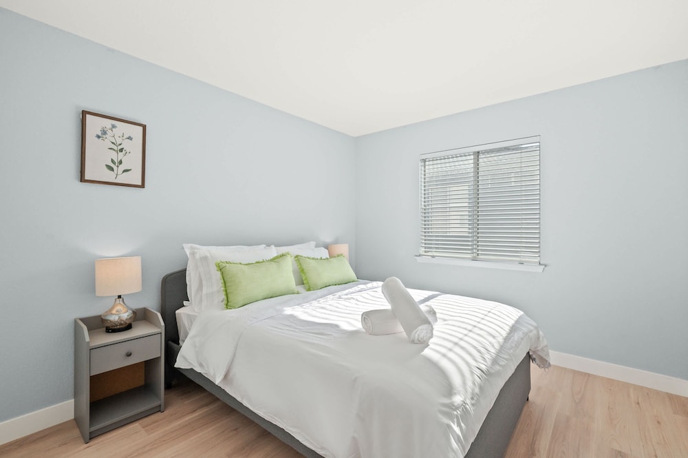 Bright Designer Home w Pool Near Everything