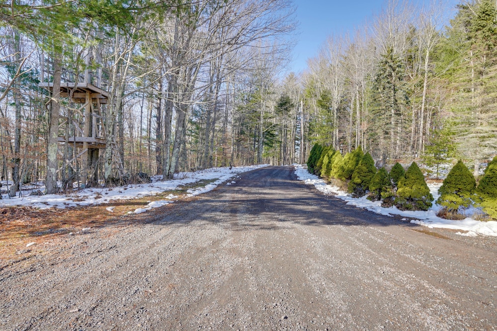 3 Mi to Colgate Lake: Mtn-view Home, Deck + Grill!