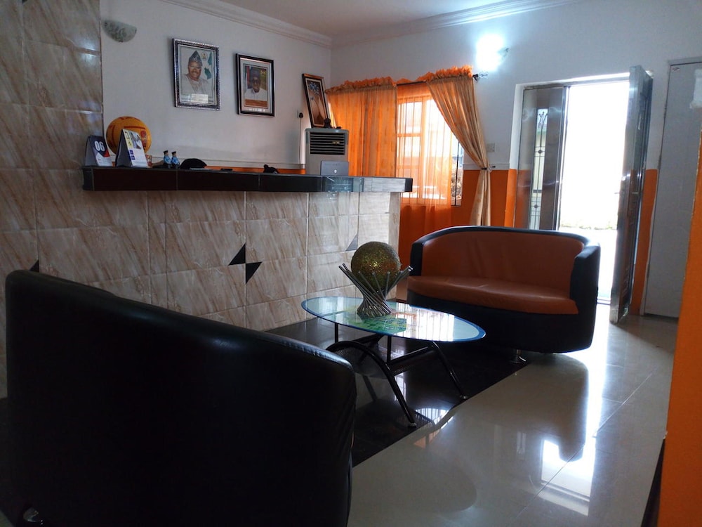 Link Majestic B2 Suites and Hotel view 2