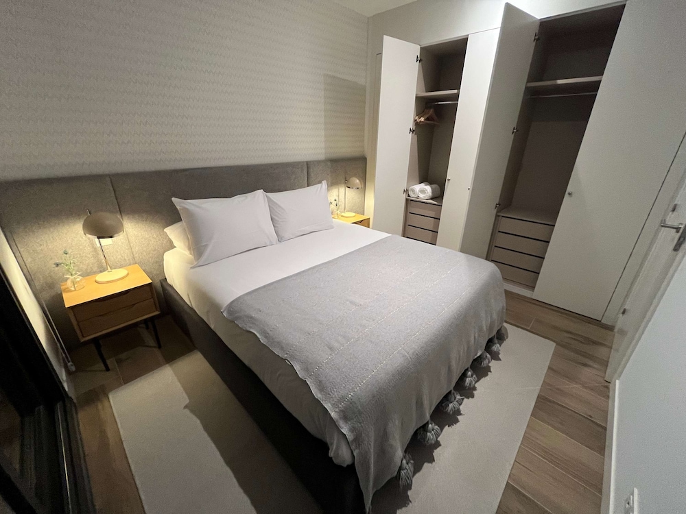 w Chic Urban 3BR w Sunny Terrace in Chueca