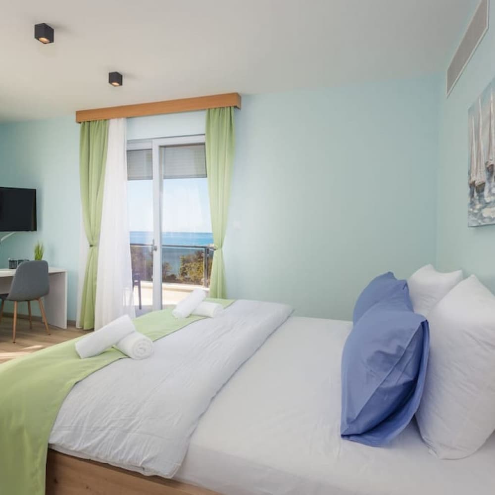 Villa Lavanda - Seaside Luxury Villa for 8 Guests